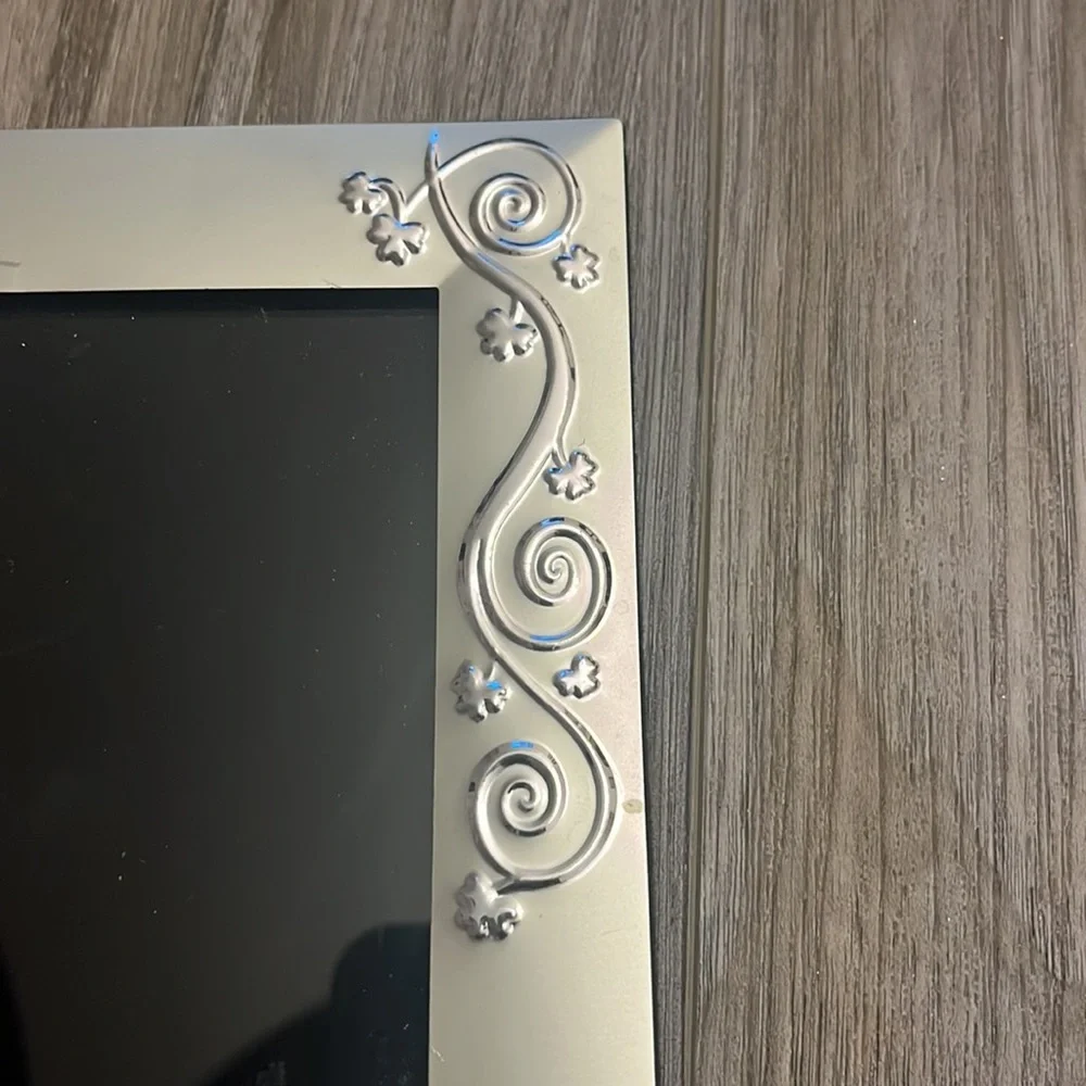 Silver 4x6 “Ireland” frame lovingly used as seen in photos
